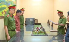Công an thu giữ 3 tấn hàng giả là khô gà, khô bò, heo cháy tỏi
