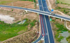 Tài xế kêu trời vì vạch kẻ “thách đố” trên tuyến cao tốc Vĩnh Hảo - Phan Thiết