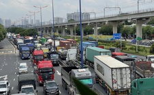 Trưa 14-6, xảy ra ùn ứ giao thông nghiêm trọng ở TP Thủ Đức