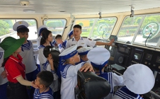 Bồi đắp tình yêu Tổ quốc cho học sinh