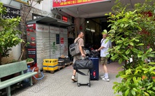 Mua sắm online, nhận hàng qua tủ thông minh có thật sự tiện lợi?