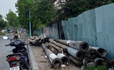 Trụ điện choán vỉa hè