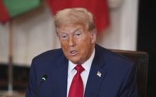 Tổng thống Donald Trump gửi tiếp thư áp thuế mức cao cho EU, Mexico