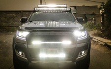 Xe ô tô lắp thêm thanh đèn led soi biển số phía trước có được đăng kiểm không?