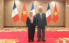 Vợ chồng GS Trần Thanh Vân được thăng hạng Huân chương Bắc đẩu Bội tinh