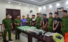 Bắt giữ xe ô tô chở 60 bánh heroin và 37 kg ma túy đá