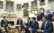 Điểm nóng xung đột ngày 15-7: Tổng thống Donald Trump cân nhắc quyết định quan trọng
