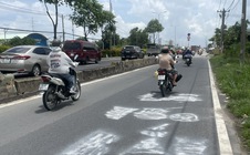 Dòng chữ "có bắn tốc độ" bị xóa nham nhở