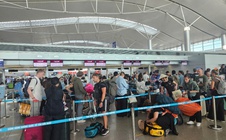 Mua tour trọn gói đi Úc, khách méo mặt vì chuyến bay bị delay… 2 ngày!