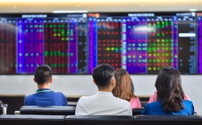 VN-Index cách mốc 1.500 chưa tới 7 điểm: Kẻ cười, người khóc