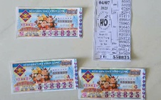 Một người ở Tây Ninh làm điều bất ngờ khi trúng độc đắc 5 tờ vé số