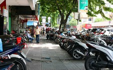 Người dân TP HCM chờ đề án thu phí vỉa hè mới