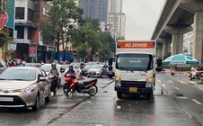 Va chạm với xe tải, 2 người đi xe máy thương vong