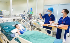 Hai bé trai tiên lượng xấu vì sơ cứu sai khi đuối nước