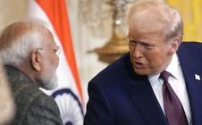 Tổng thống Donald Trump tăng mạnh thuế quan với Ấn Độ vì mua dầu Nga