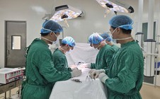 Ca cấp cứu hy hữu ở TP HCM: Khối u buồng trứng vỡ, ổ bụng đầy tóc và răng