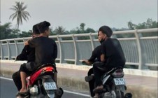 Đi xe máy không đội mũ bảo hiểm, nhóm thiếu niên bị phạt 41,5 triệu