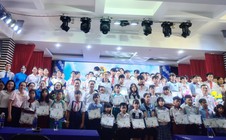 CEP trao hàng ngàn suất quà và học bổng cho con khách hàng khó khăn