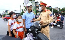 Hàng loạt phụ huynh, học sinh ở Hà Nội bị xử phạt do vi phạm giao thông