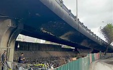 Thu hồi giấy phép và giải tỏa toàn bộ bãi xe tại gầm cầu Vĩnh Tuy