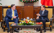 Quyền Bộ trưởng Bộ Ngoại giao Lê Hoài Trung tiếp Đại sứ Mỹ Marc Knapper