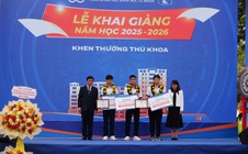 Trường ĐH Khoa học Tự nhiên khen thưởng nhiều tân sinh viên