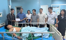 Thăm hỏi, động viên cháu trai sống sót trong vụ thảm án tại Đắk Lắk