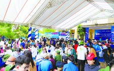 “Long Châu sẻ chia - Hành trình sức khỏe” đến với bà con xã A Lưới