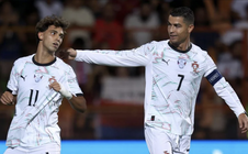 Ronaldo 40 tuổi "gánh hàng công", Bồ Đào Nha thắng Armenia 5-0