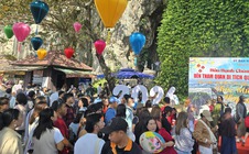 Hàng nghìn du khách đến danh thắng Ngũ Hành Sơn, khám phá “đặc sản” Ma Nhai