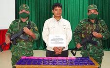 Bắt đối tượng người Lào chuyển 12.087 viên ma túy vào Việt Nam