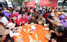 Acecook Việt Nam mang “Phở Yêu Thương” đến người dân vùng rốn lũ Hòa Thịnh