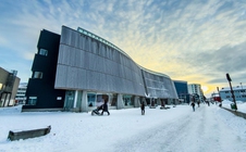 Cuộc chơi không cân xứng