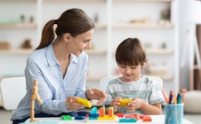 Trẻ có nhu cầu giáo dục đặc biệt cần một môi trường như thế nào?