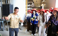 Gần 100 tân thủ khoa tham quan công nghệ xử lý chất thải tại VWS
