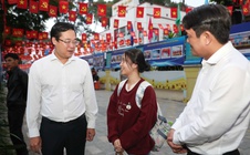 Công nhân xúc động khi lãnh đạo Thành ủy, LĐLĐ TPHCM tiễn về quê đón Tết