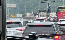 Ùn tắc kéo dài tại khu vực Đèo Cả