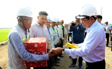 Lãnh đạo tỉnh An Giang động viên công nhân thi công tuyến cao tốc Cần Thơ – Châu Đốc – Sóc Trăng