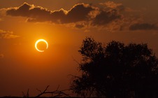 Thế giới đón “nhật thực Nam Cực” ngay mùng 1 Tết Bính Ngọ