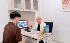 Thuê người yêu qua mạng đi chơi Valentine, chàng trai sợ mắc bệnh tình dục