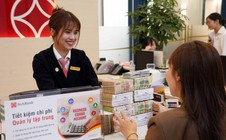 Sau Tết, loạt ngân hàng, doanh nghiệp rầm rộ lì xì đầu năm