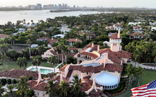 Kẻ mang súng xâm nhập khu nghỉ dưỡng của ông Donald Trump bị bắn chết