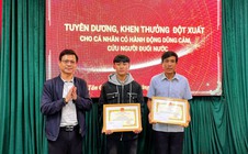 Vụ chìm thuyền trên sông Gianh: Hai cha con cứu 3 người đã được khen thưởng