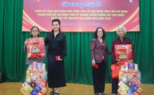 VWS tặng quà Tết cho gia đình chính sách ở Vĩnh Long