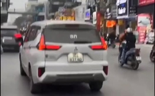 Xác minh ô tô có bảng đèn LED hiện dòng chữ xúc phạm công an