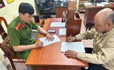 Công an làm việc với người chặt cành hoa mai anh đào ở Đà Lạt