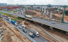 Cầu vượt Tân Vạn thử nghiệm phân luồng