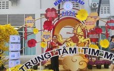 Đi khám bệnh, bất ngờ được đón Tết giữa đường hoa ở Bệnh viện Chợ Rẫy