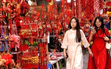 VIDEO: Phố, phường Hà Nội rực rỡ sắc Xuân