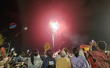 Mãn nhãn với màn bắn pháo hoa tại đô thị lấn biển Cần Giờ